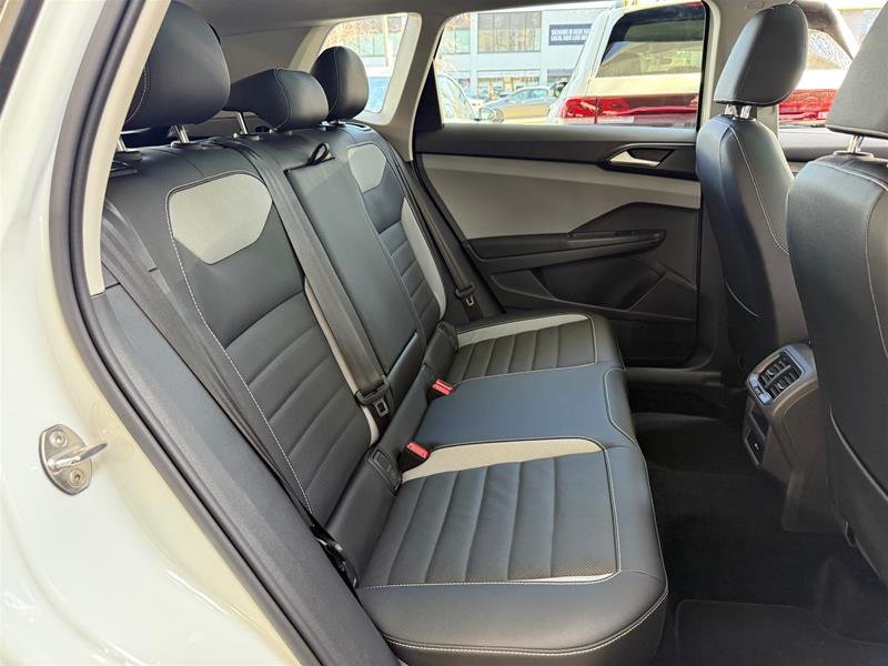 2022 Volkswagen Taos Highline 1.5T 7sp at DSG w/ Tip 4M-12