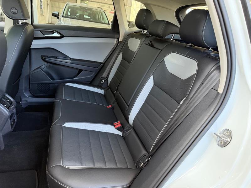 2022 Volkswagen Taos Highline 1.5T 7sp at DSG w/ Tip 4M-10