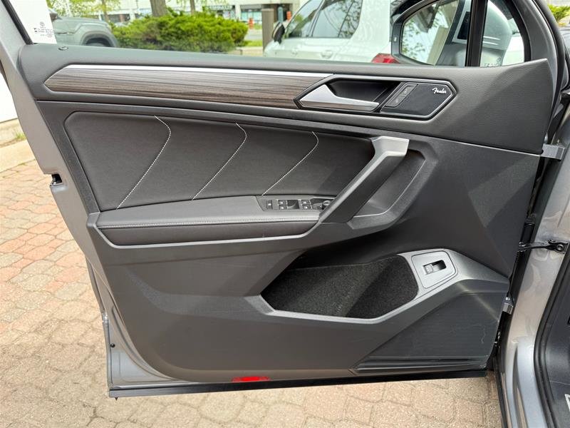 2023 Volkswagen Tiguan Highline 2.0T 8sp at w/Tip 4M-6