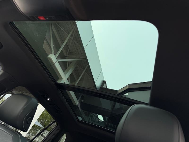 2023 Volkswagen Tiguan Highline 2.0T 8sp at w/Tip 4M-19