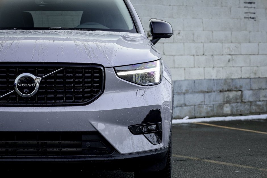 2026 Volvo XC40 Plus (Dark Theme)-6