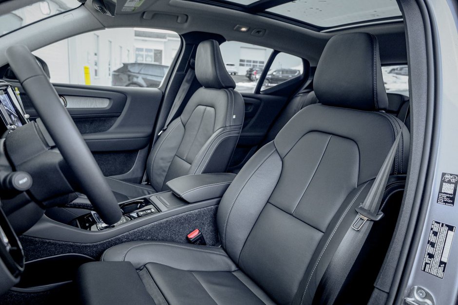 2026 Volvo XC40 Plus (Dark Theme)-11