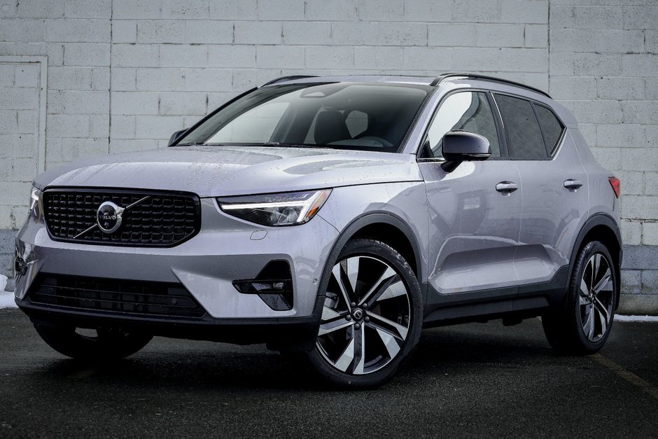 2026 Volvo XC40 Plus (Dark Theme)-2