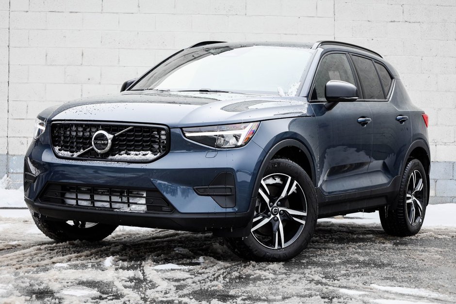 2026 Volvo XC40 Core (Dark Theme)-2