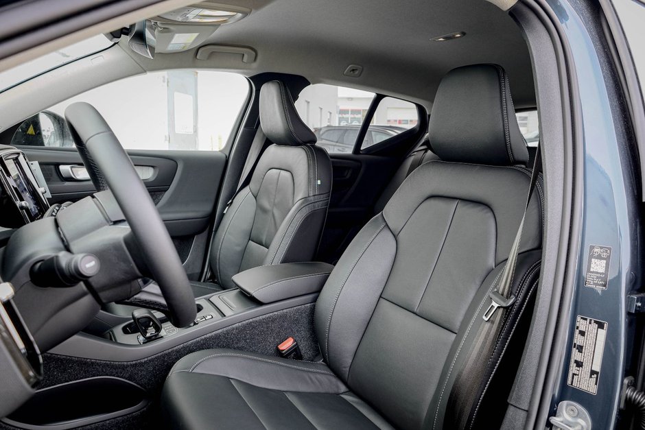 2026 Volvo XC40 Core (Dark Theme)-11