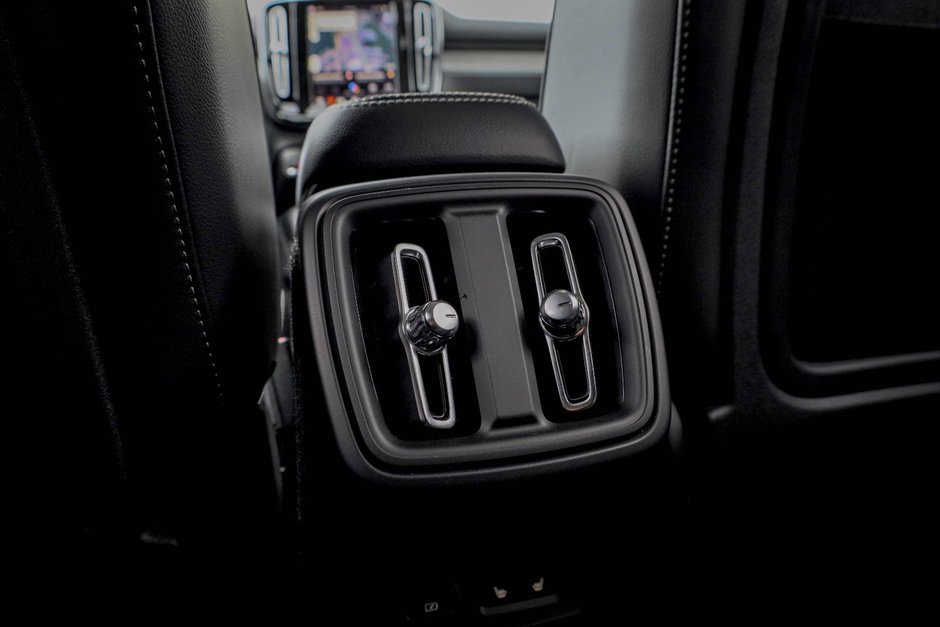 2026 Volvo XC40 Core (Dark Theme)-15