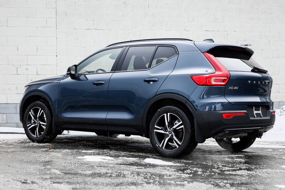 2026 Volvo XC40 Core (Dark Theme)-6