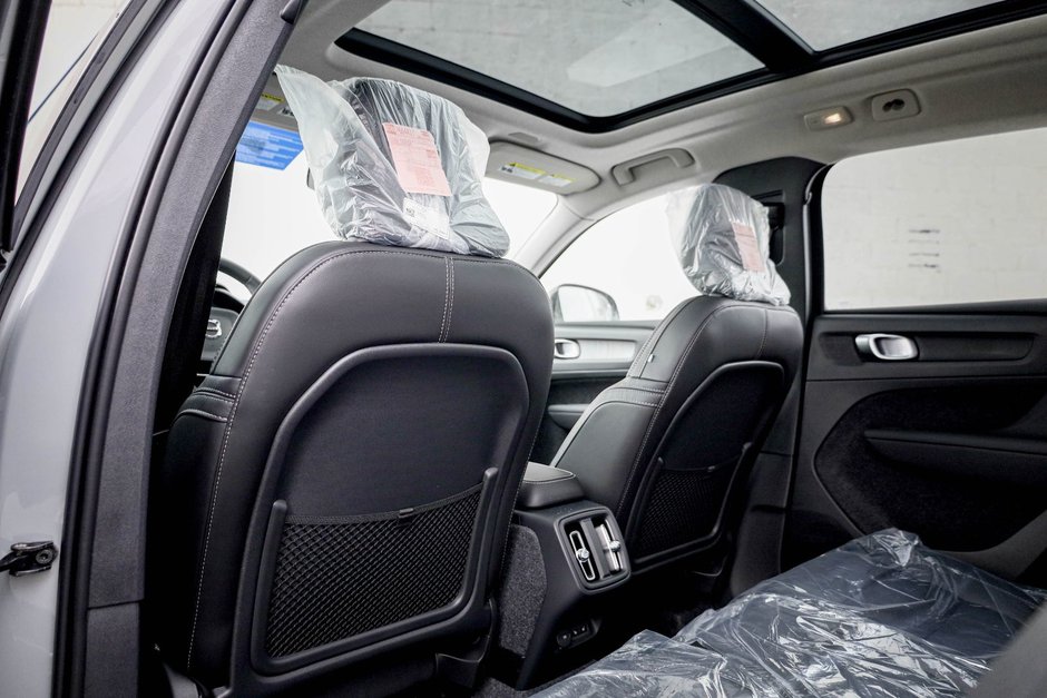 2026 Volvo XC40 Plus (Dark Theme)-15