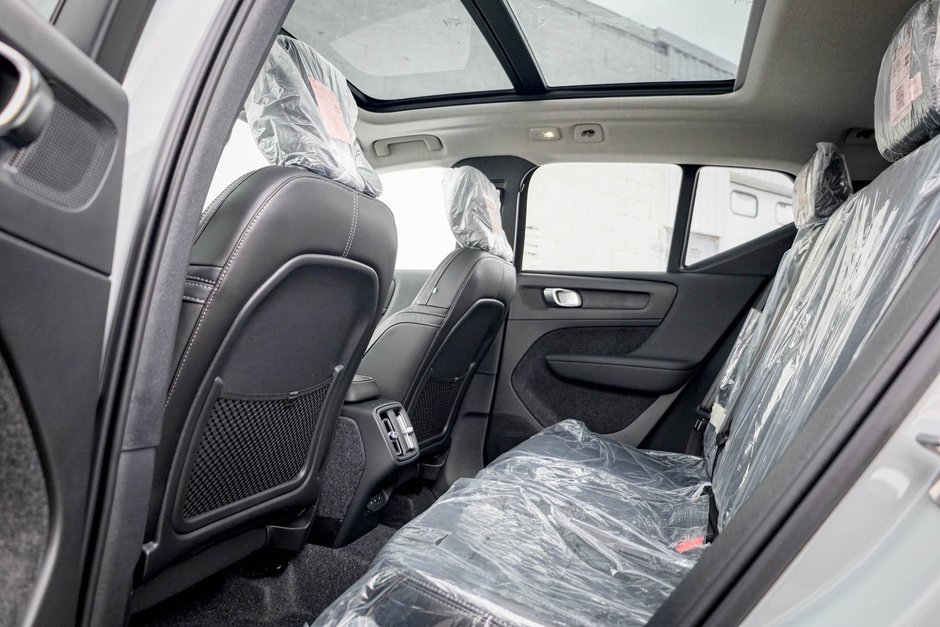 2026 Volvo XC40 Plus (Dark Theme)-14