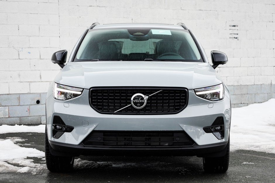 2026 Volvo XC40 Plus (Dark Theme)-4