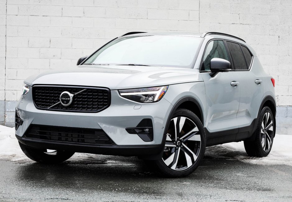 2026 Volvo XC40 Plus (Dark Theme)-2