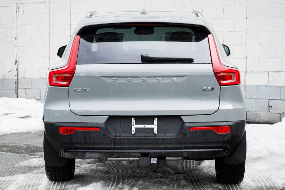 2026 Volvo XC40 Plus (Dark Theme)-7