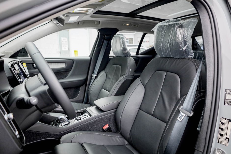 2026 Volvo XC40 Plus (Dark Theme)-11