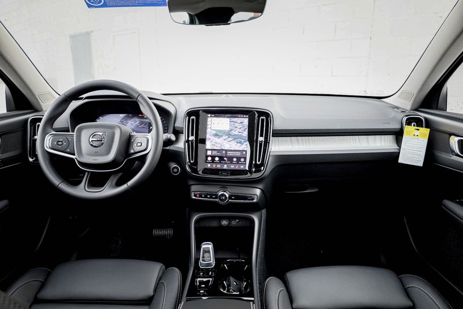 2026 Volvo XC40 Plus (Dark Theme)-16