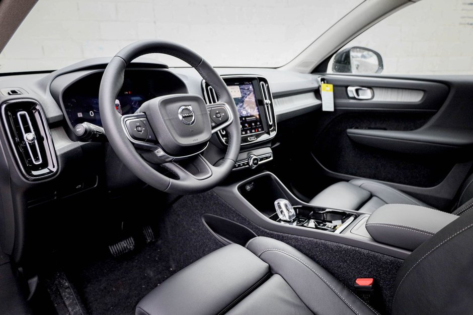 2026 Volvo XC40 Plus (Dark Theme)-9