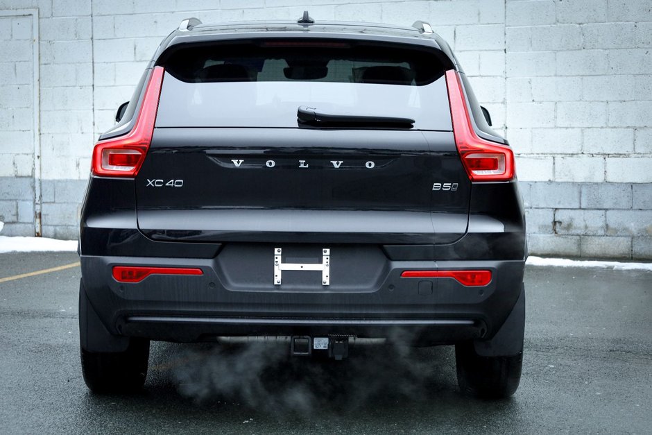 2026 Volvo XC40 Plus (Dark Theme)-8