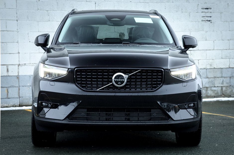 2026 Volvo XC40 Plus (Dark Theme)-6