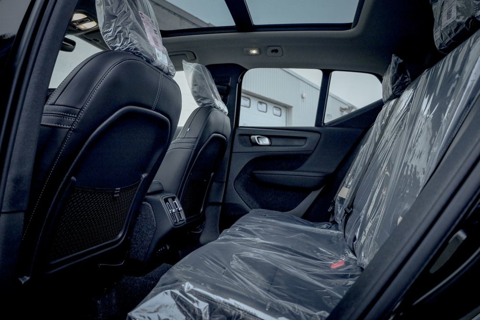 2026 Volvo XC40 Plus (Dark Theme)-20