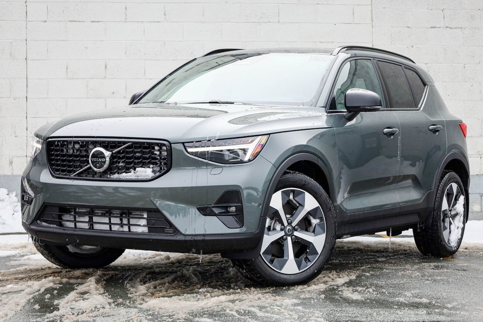 2026 Volvo XC40 Plus (Dark Theme)-2