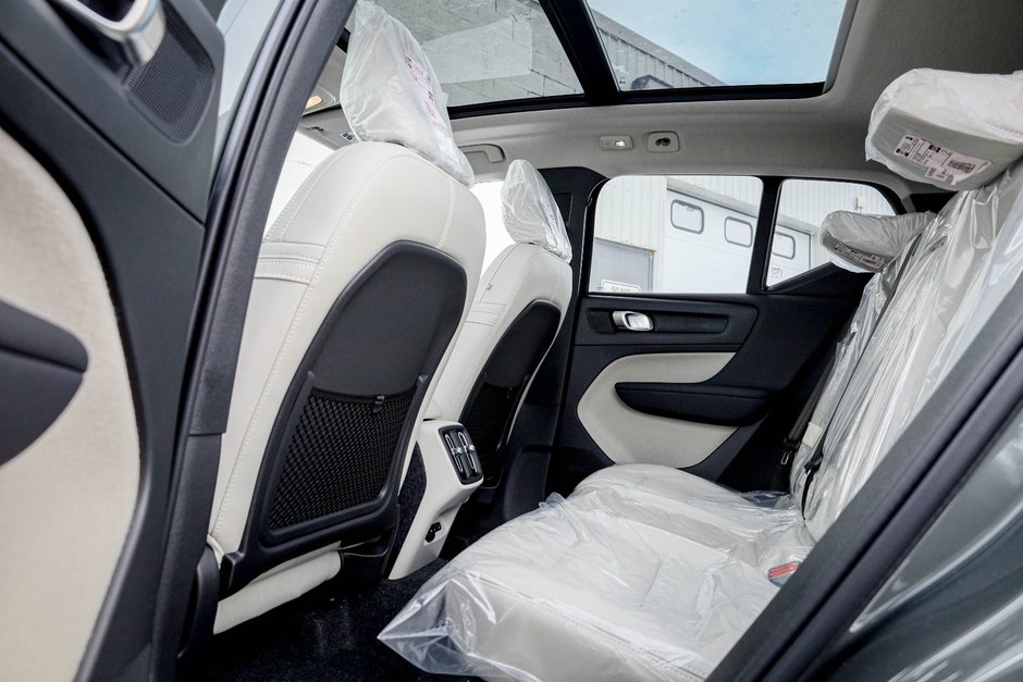 2026 Volvo XC40 Plus (Dark Theme)-14