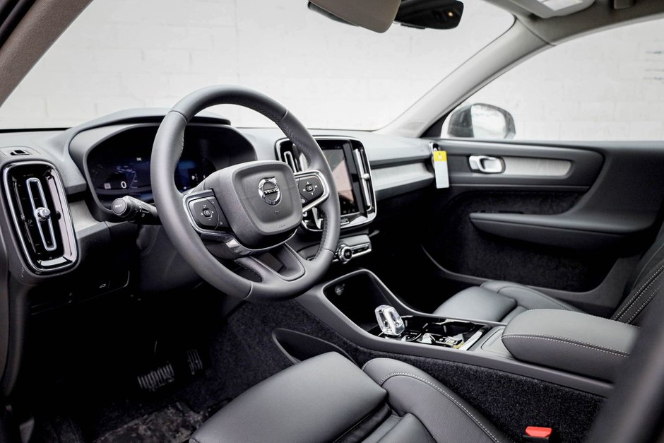 2026 Volvo XC40 Plus (Dark Theme)-8