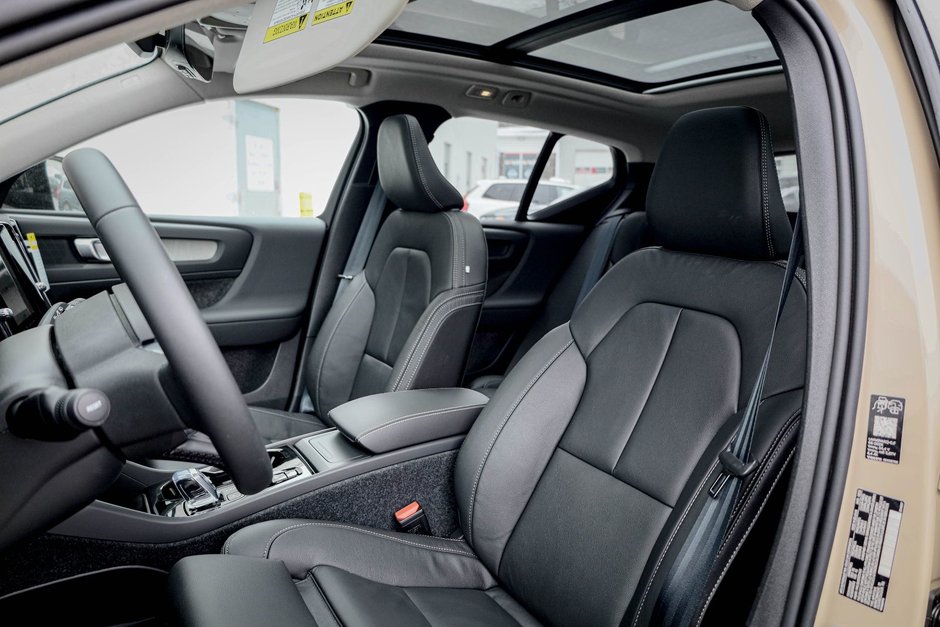 2026 Volvo XC40 Plus (Dark Theme)-11