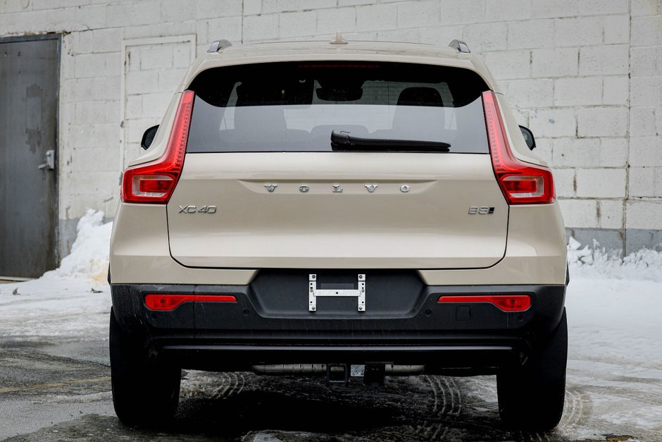 2026 Volvo XC40 Plus (Dark Theme)-6