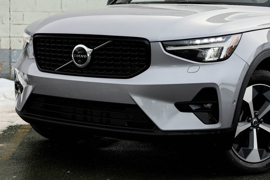 2026 Volvo XC40 Core (Dark Theme)-3