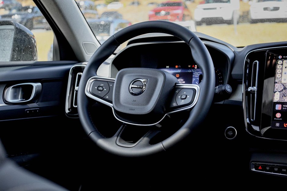 2026 Volvo XC40 Plus (Dark Theme)-16