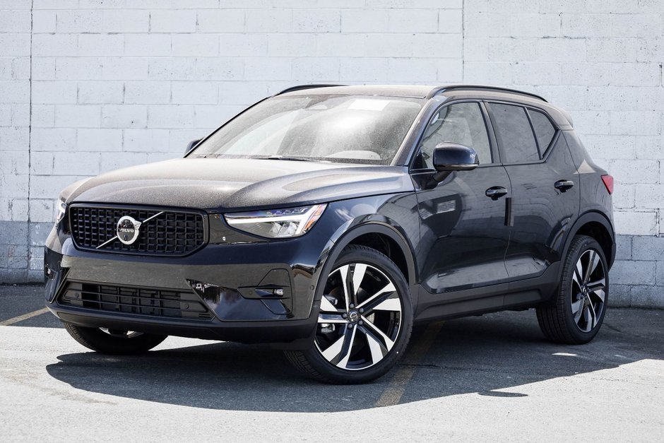 2026 Volvo XC40 Plus (Dark Theme)-2