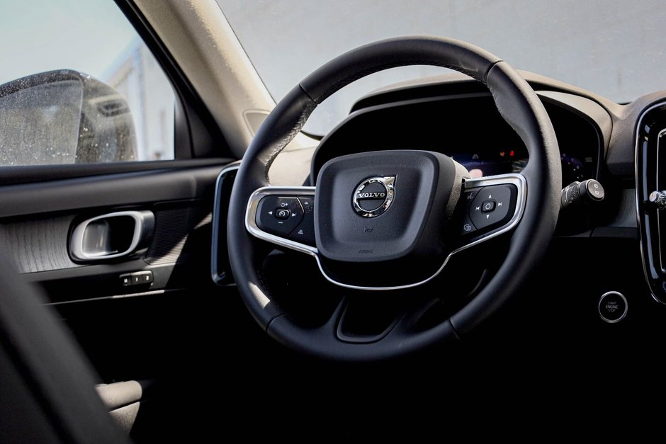 2026 Volvo XC40 Plus (Dark Theme)-16