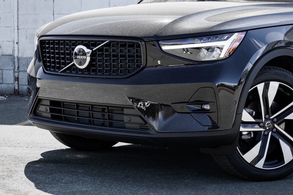 2026 Volvo XC40 Plus (Dark Theme)-3
