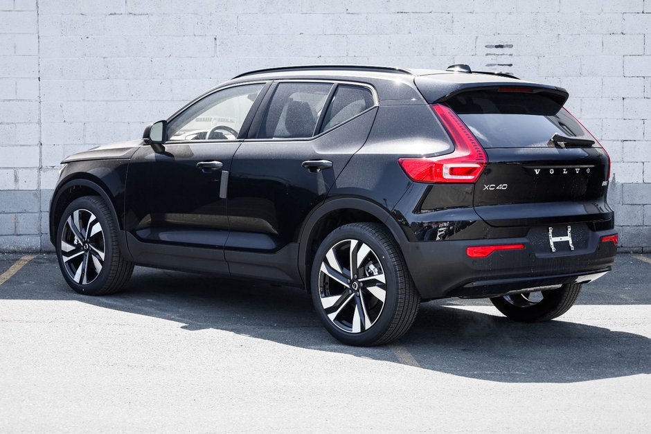 2026 Volvo XC40 Plus (Dark Theme)-6