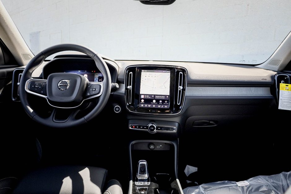 2026 Volvo XC40 Plus (Dark Theme)-14