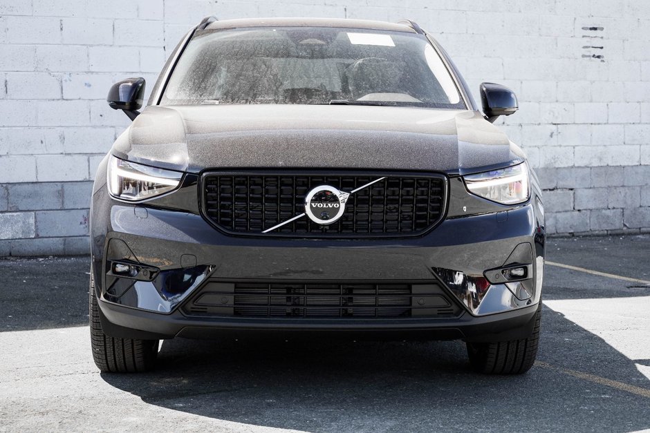 2026 Volvo XC40 Plus (Dark Theme)-4