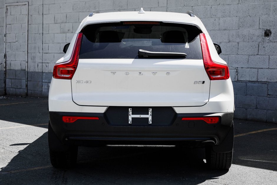 2026 Volvo XC40 Plus (Dark Theme)-7