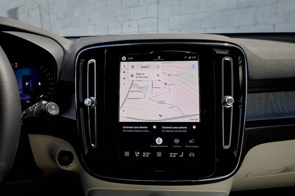 2026 Volvo XC40 Plus (Dark Theme)-14