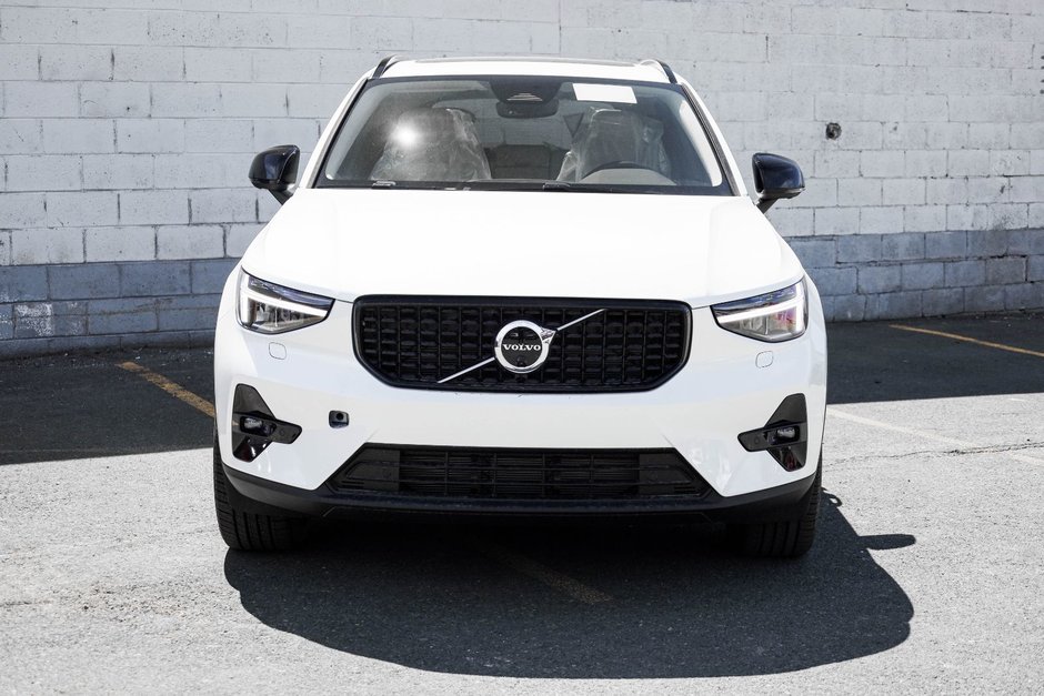 2026 Volvo XC40 Plus (Dark Theme)-4
