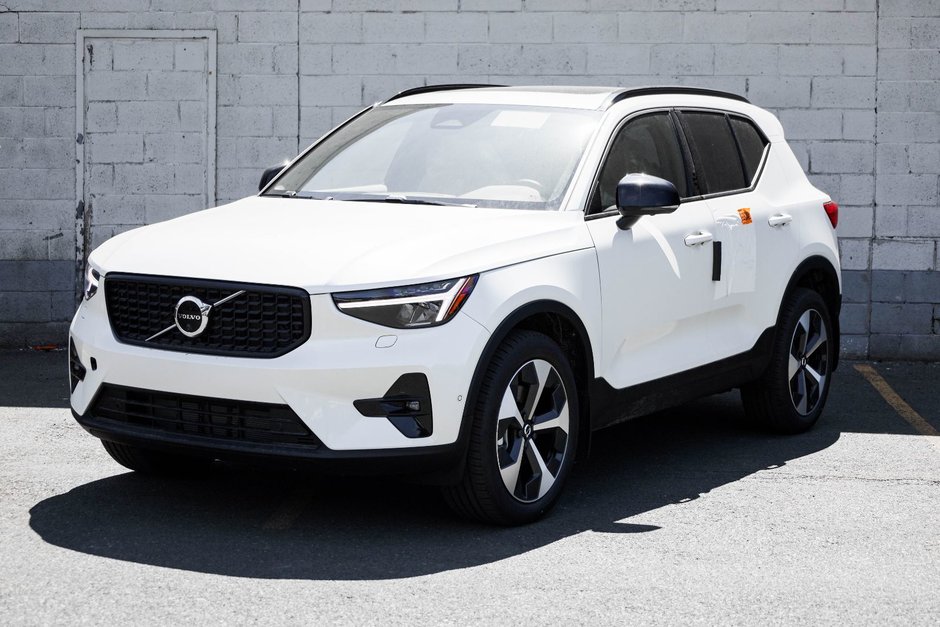 2026 Volvo XC40 Plus (Dark Theme)-5