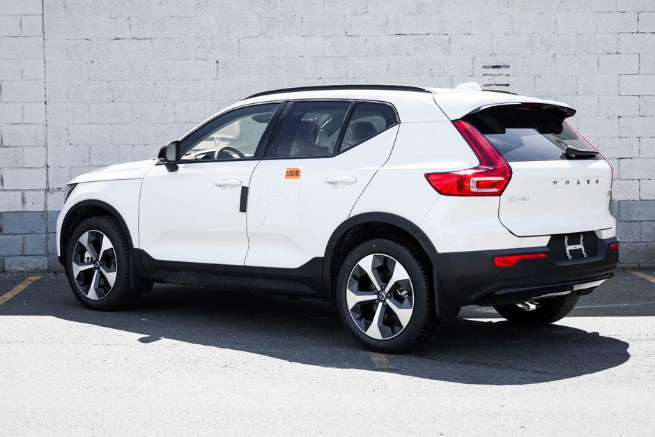 2026 Volvo XC40 Plus (Dark Theme)-6