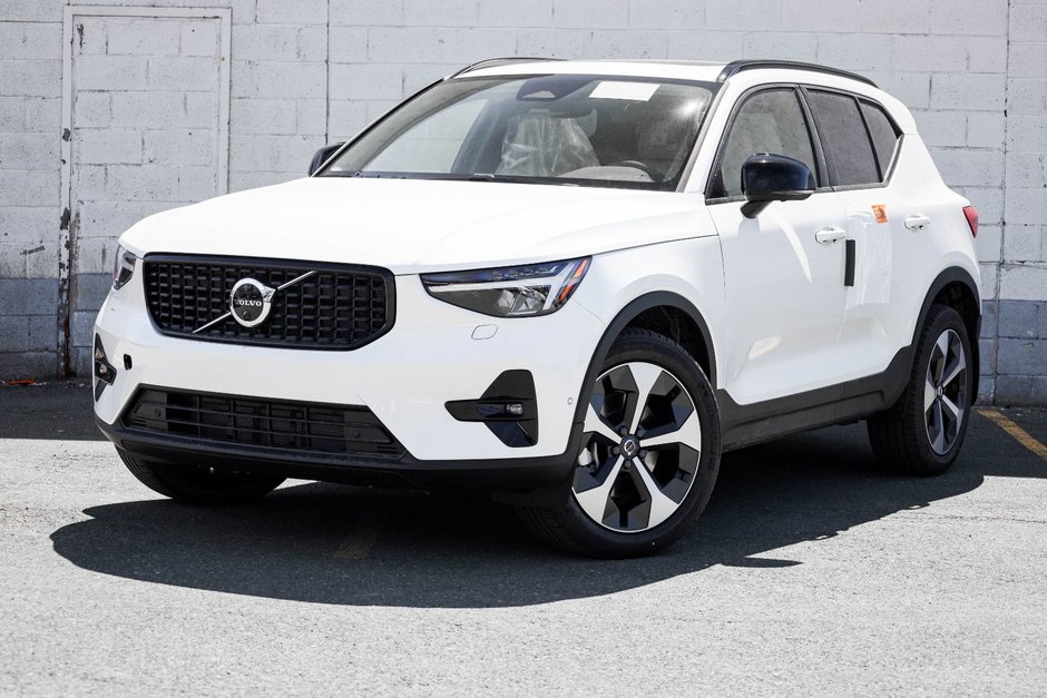 2026 Volvo XC40 Plus (Dark Theme)-2