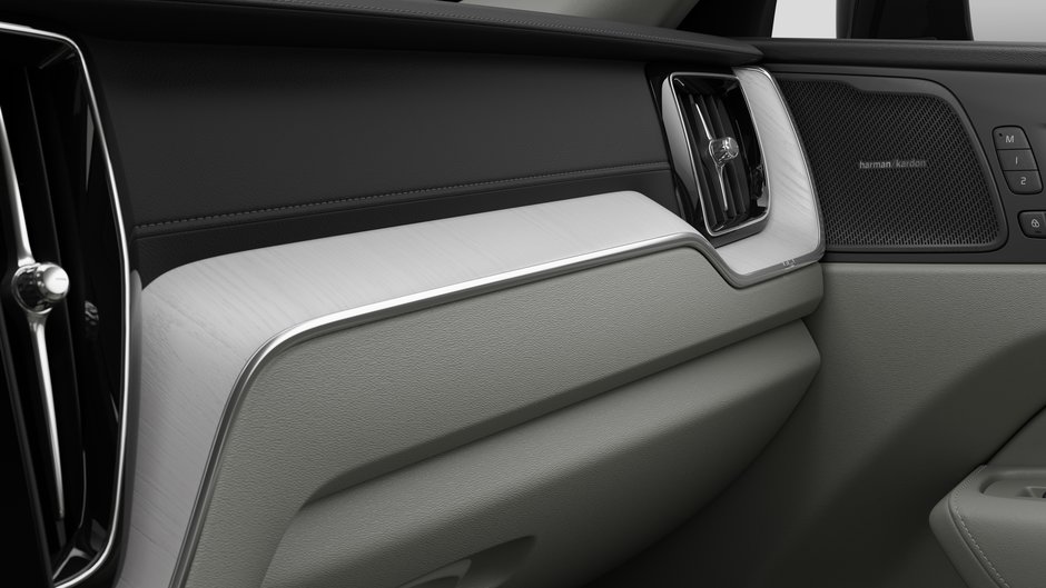 2026 Volvo XC60 Plug-in Hybrid T8 AWD Ultra Dark Theme-8