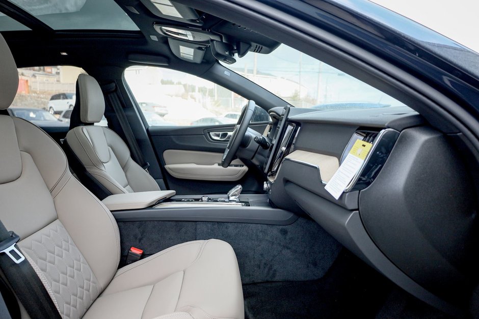 2026 Volvo XC60 Plug-in hybrid Plus-17