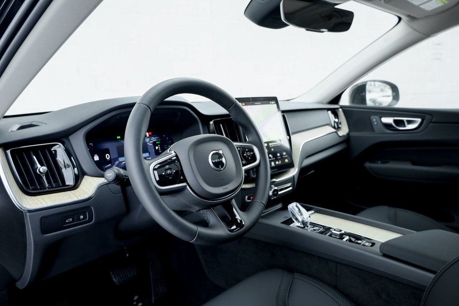 2026 Volvo XC60 Plug-in hybrid Plus-12