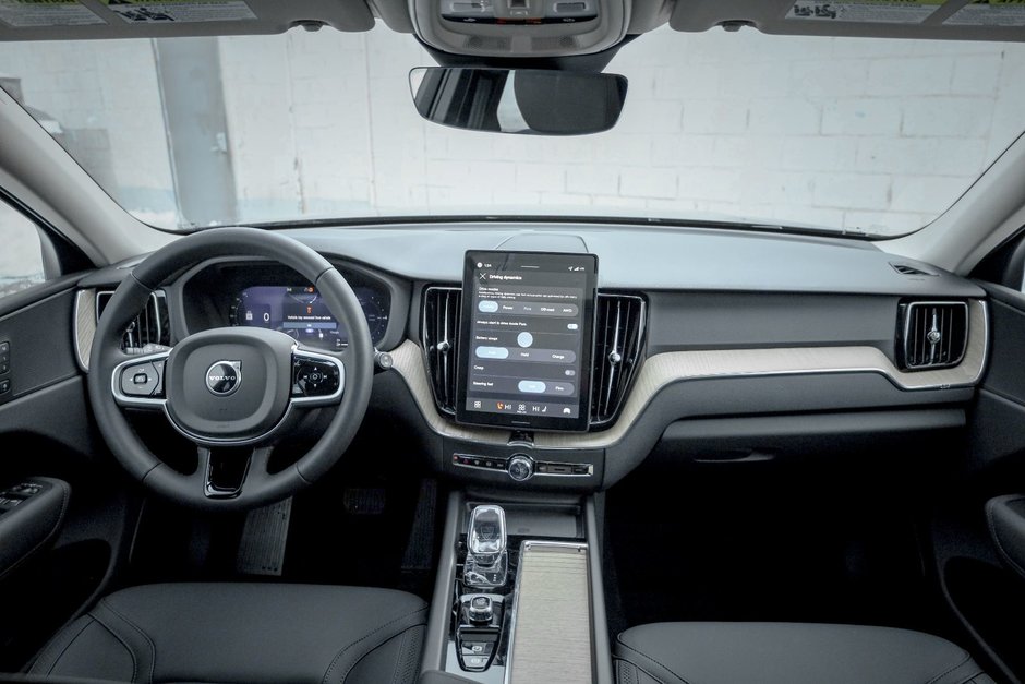 2026 Volvo XC60 Plug-in hybrid Plus-14