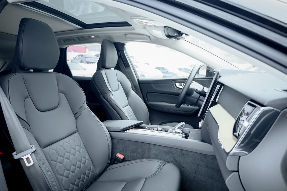 2026 Volvo XC60 Plug-in hybrid Plus-16