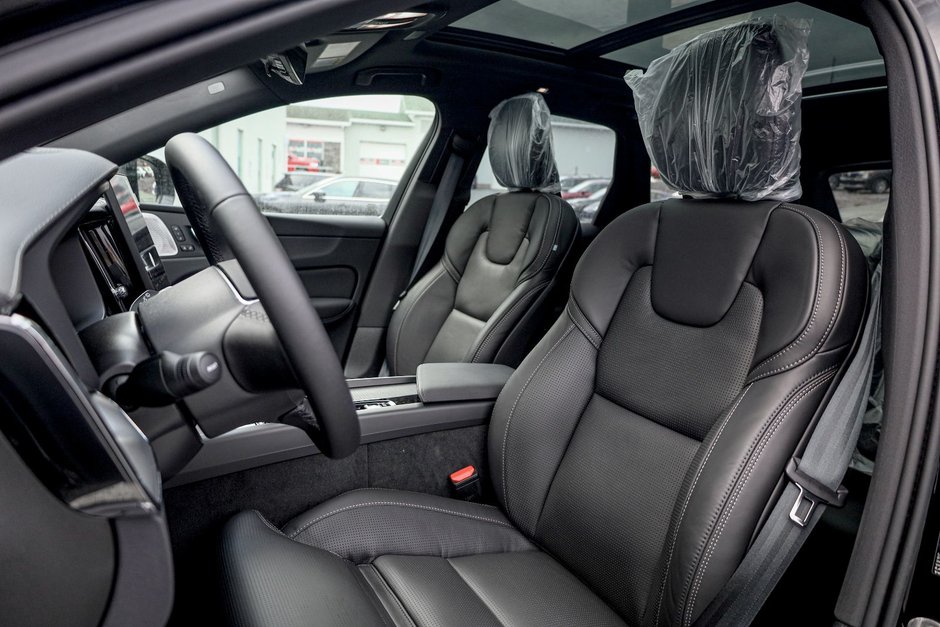 2026 Volvo XC60 Plug-in hybrid Ultra Black Edition-10