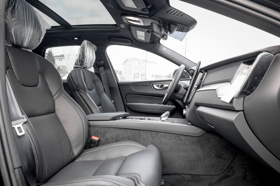 2026 Volvo XC60 Plug-in hybrid Ultra Black Edition-19