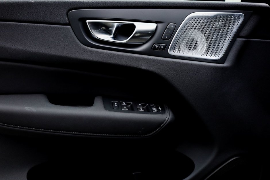 2026 Volvo XC60 Plug-in hybrid Ultra Black Edition-13