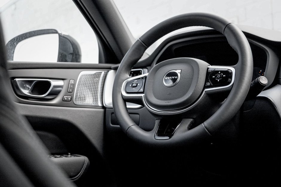 2026 Volvo XC60 Plug-in hybrid Ultra Black Edition-22